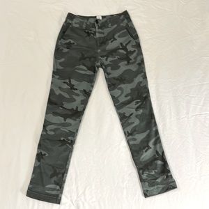 Gap Girlfriend Chino in Green Camo Size 00